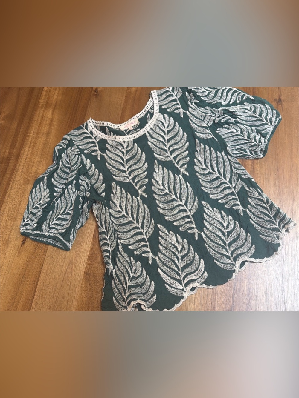 Solitaire Blouse Green w/ white leaf Embroidery & Delicate Scalloped S